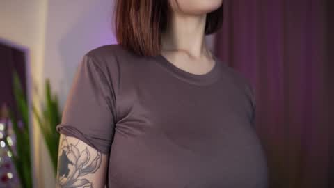 Snapshot of linda_warners chatting on 12/17/24, 10:32 Call me Linda online show from 12/17/24, 10:32