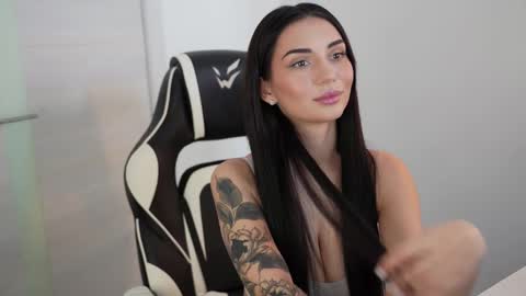 Snapshot of linda_warners chatting on 02/22/25, 10:29 Call me Linda online show from 02/22/25, 10:29