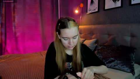 Snapshot of linda_zimmermann chatting on 09/21/25, 07:43 linda_zimmermann online show from 09/21/25, 07:43