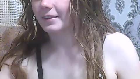 Snapshot of lindaahskysx chatting on 06/18/26, 09:19 LindaAhSkysX online show from 06/18/26, 09:19
