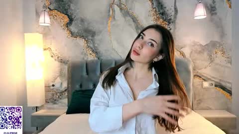 lili online show from 11/04/25, 01:59