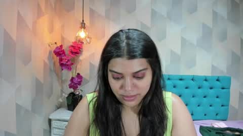 Snapshot of lindabreexlove chatting on 06/21/26, 02:30 online show from 06/21/26, 02:30