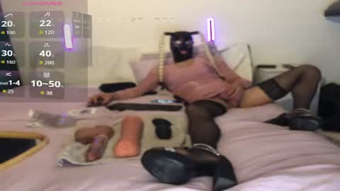 Snapshot of lindafrombehind chatting on 04/25/26, 06:27 lindafrombehind online show from 04/25/26, 06:27