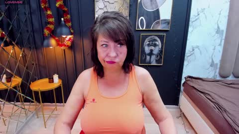 Snapshot of lindahottie chatting on 12/30/24, 05:37 Linda online show from 12/30/24, 05:37