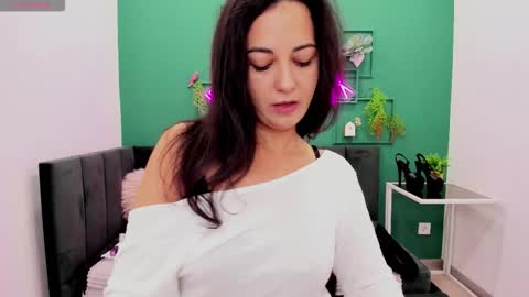 Linda online show from 11/28/25, 01:41