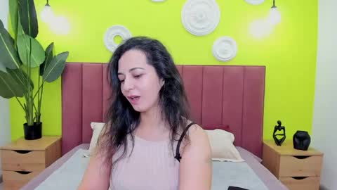 Snapshot of lindainsatiable chatting on 05/08/26, 01:33 Linda online show from 05/08/26, 01:33