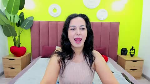 Snapshot of lindainsatiable chatting on 05/18/26, 01:24 Linda online show from 05/18/26, 01:24