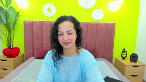 Snapshot of lindainsatiable chatting on 06/12/26, 01:37 Linda online show from 06/12/26, 01:37