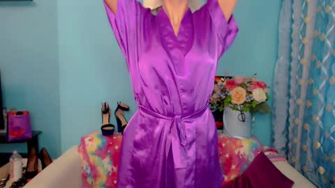 Snapshot of lindaliiii chatting on 03/07/25, 06:35 Linda online show from 03/07/25, 06:35