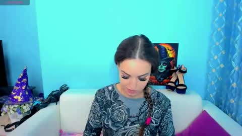 Linda online show from 11/19/25, 02:44