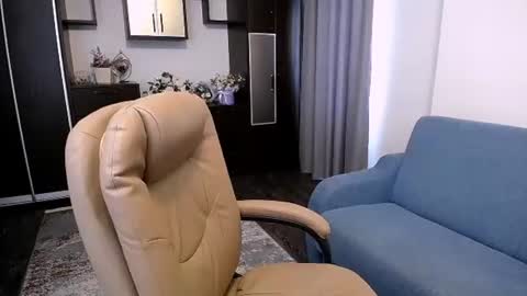Snapshot of lindaliony chatting on 06/24/26, 12:15 Linda Liony online show from 06/24/26, 12:15