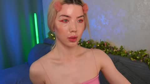 Snapshot of lindathackerr chatting on 05/25/26, 04:07 Linda online show from 05/25/26, 04:07