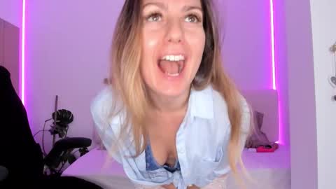 Linda  --  online show from 11/15/25, 04:47