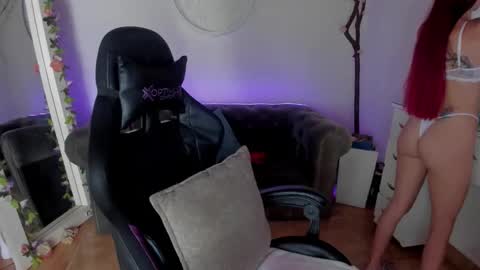 Lindsay    online show from 12/21/25, 03:52