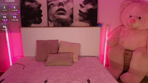 Snapshot of lindseycoxx chatting on 06/05/26, 12:17 Lin online show from 06/05/26, 12:17