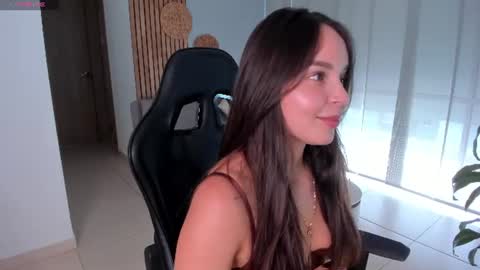 Snapshot of lindseyhallx chatting on 07/05/26, 08:05 call me annie online show from 07/05/26, 08:05
