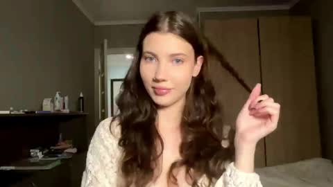 Snapshot of lindseysales chatting on 04/03/26, 12:03 Linda online show from 04/03/26, 12:03