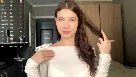 Snapshot of lindseysales chatting on 04/22/26, 12:07 Linda online show from 04/22/26, 12:07