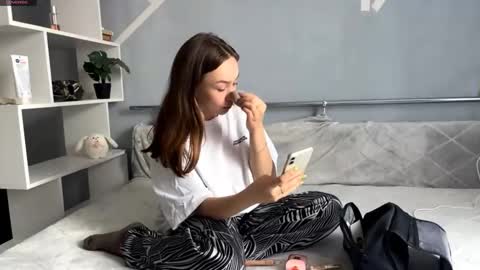 Kate online show from 10/03/25, 01:52