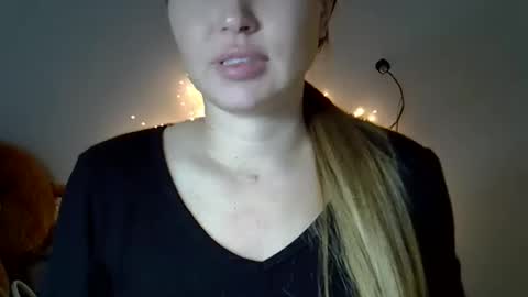 Snapshot of lindsisecret chatting on 03/10/26, 07:41 Anna online show from 03/10/26, 07:41