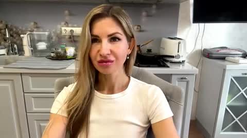 Snapshot of lindsyzinda chatting on 02/06/26, 06:07 Rita online show from 02/06/26, 06:07