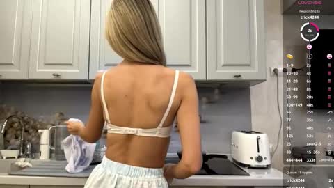 Snapshot of lindsyzinda chatting on 02/16/26, 06:09 Rita online show from 02/16/26, 06:09