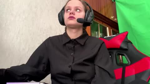 Snapshot of linettehnatow chatting on 02/11/26, 09:47 Eva online show from 02/11/26, 09:47