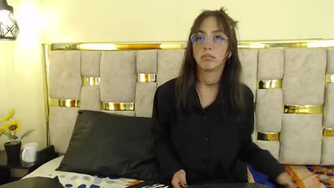 Snapshot of ling_ling24 chatting on 03/11/25, 06:43 ling ling24 online show from 03/11/25, 06:43