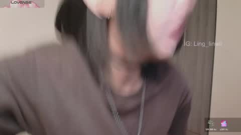 Snapshot of ling_meow chatting on 04/25/26, 04:26 Ling online show from 04/25/26, 04:26