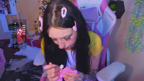 Lina online show from 12/27/24, 09:00