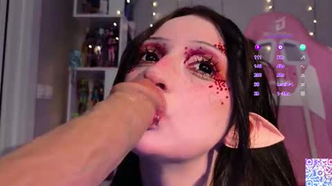 Lina online show from 10/18/25, 09:48