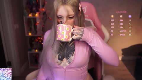 Lina online show from 12/17/25, 07:20