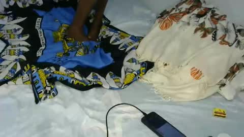 Linniecarol online show from 10/31/25, 11:06