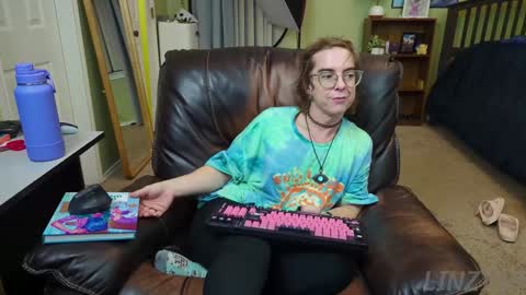 Linzy19 online show from 12/25/24, 05:37