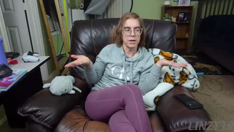 Linzy19 online show from 12/26/24, 02:33