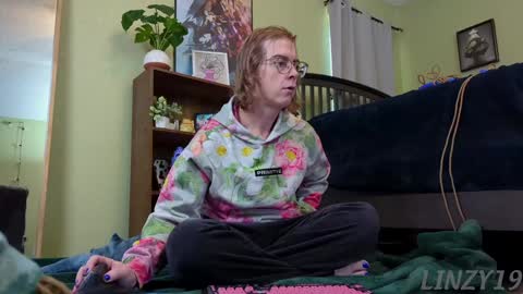 Linzy19 online show from 12/31/24, 03:09