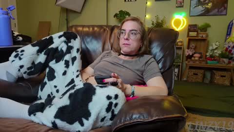 Linzy19 online show from 01/31/25, 04:03