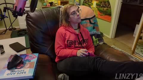 Linzy19 online show from 02/03/25, 04:25