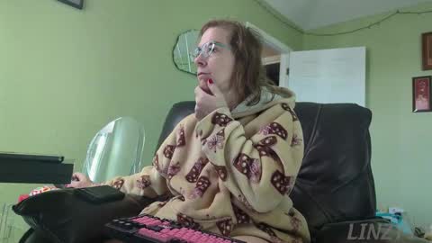 Linzy19 online show from 11/09/25, 04:27