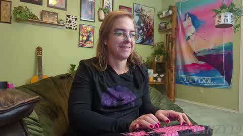 Linzy19 online show from 11/10/25, 05:28