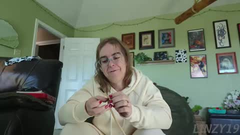 Linzy19 online show from 11/10/25, 05:34