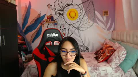 LinzyBaner online show from 01/08/25, 01:11