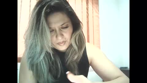 lionessmom online show from 12/05/25, 11:52