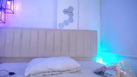 liora_rayne online show from 12/01/25, 02:00