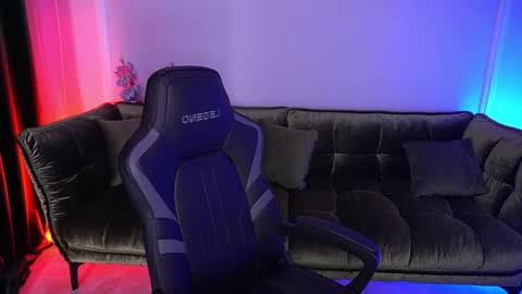 Snapshot of liorafox chatting on 11/22/25, 09:58 Lia online show from 11/22/25, 09:58