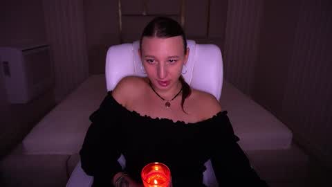 Snapshot of liorafox chatting on 11/26/25, 10:11 Lia online show from 11/26/25, 10:11