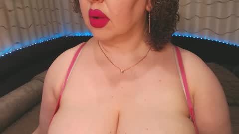 Snapshot of lipsaddiction chatting on 01/25/25, 12:17 LIpsAddiction online show from 01/25/25, 12:17