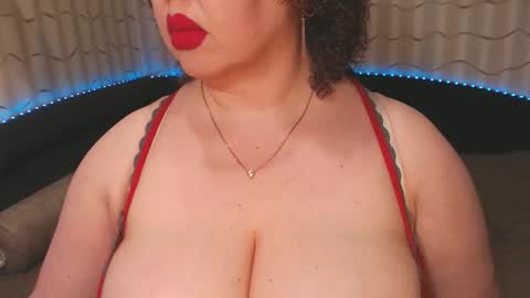 Snapshot of lipsaddiction chatting on 01/28/25, 10:23 LIpsAddiction online show from 01/28/25, 10:23