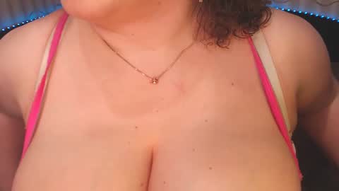 Snapshot of lipsaddiction chatting on 02/01/25, 11:27 LIpsAddiction online show from 02/01/25, 11:27