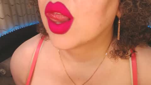 Snapshot of lipsaddiction chatting on 02/02/25, 01:52 LIpsAddiction online show from 02/02/25, 01:52